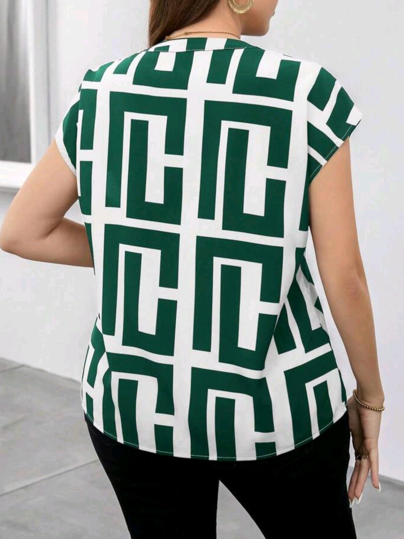 7913 Geometric Print Blouse