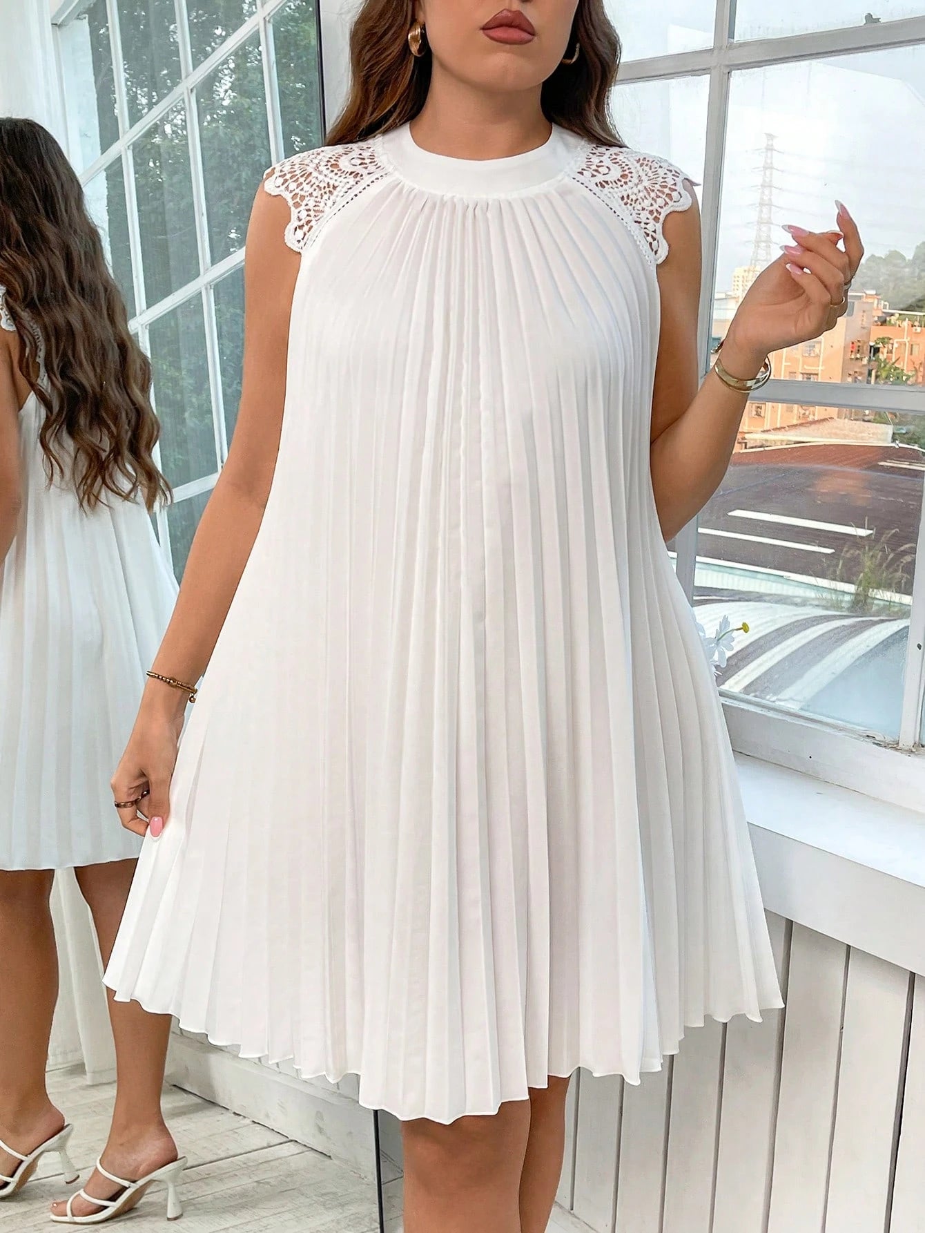 #2884 Loose Fitting Knee-Length White Dress