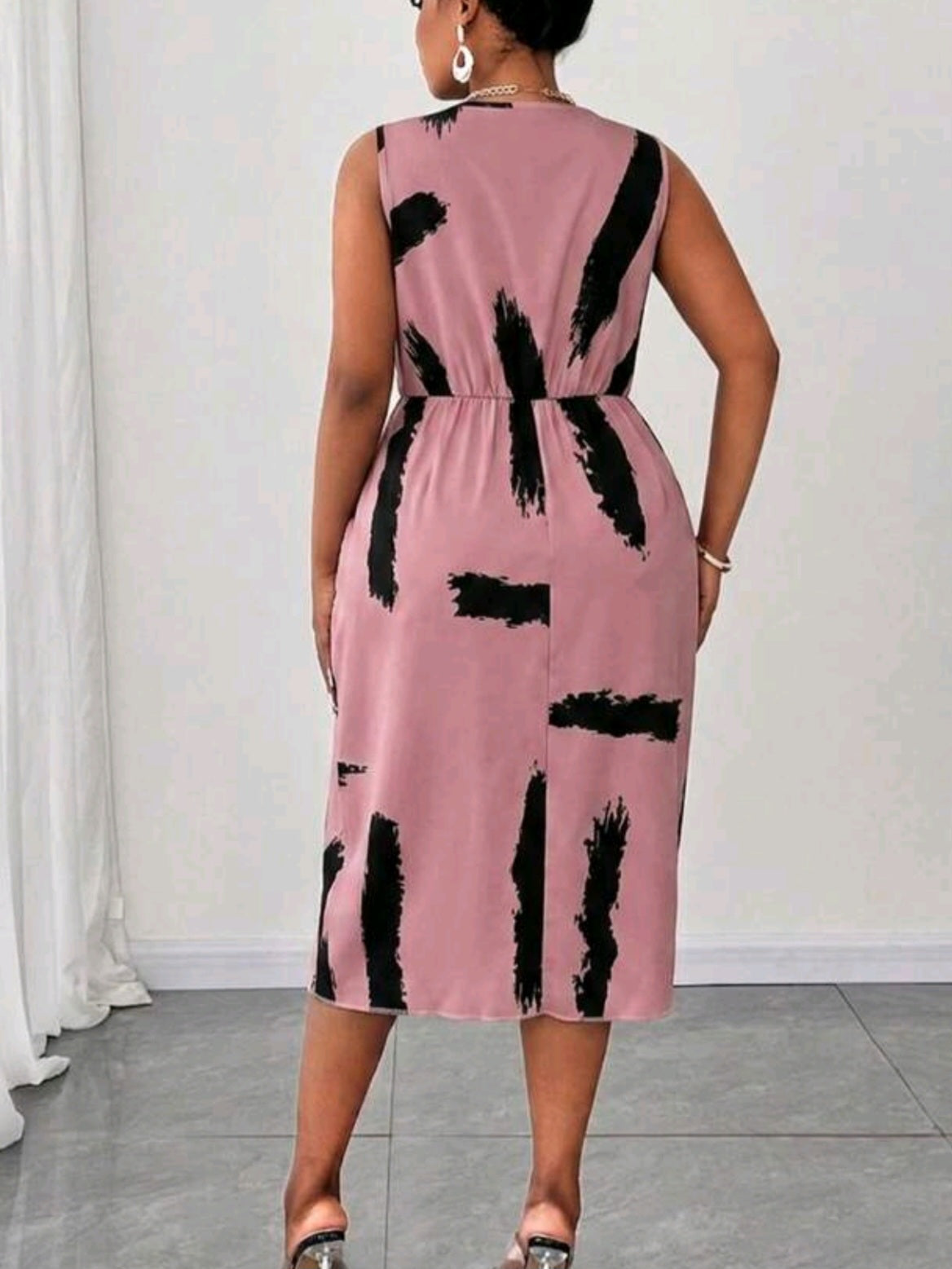 5391 Sleeveless V-Neck Dress