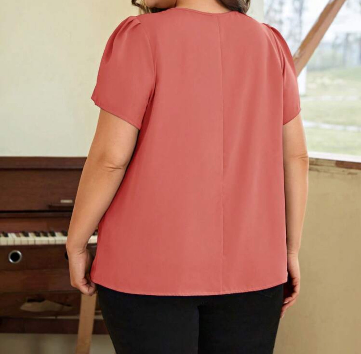 #1047 Keyhole Neckline Short Sleeve Blouse