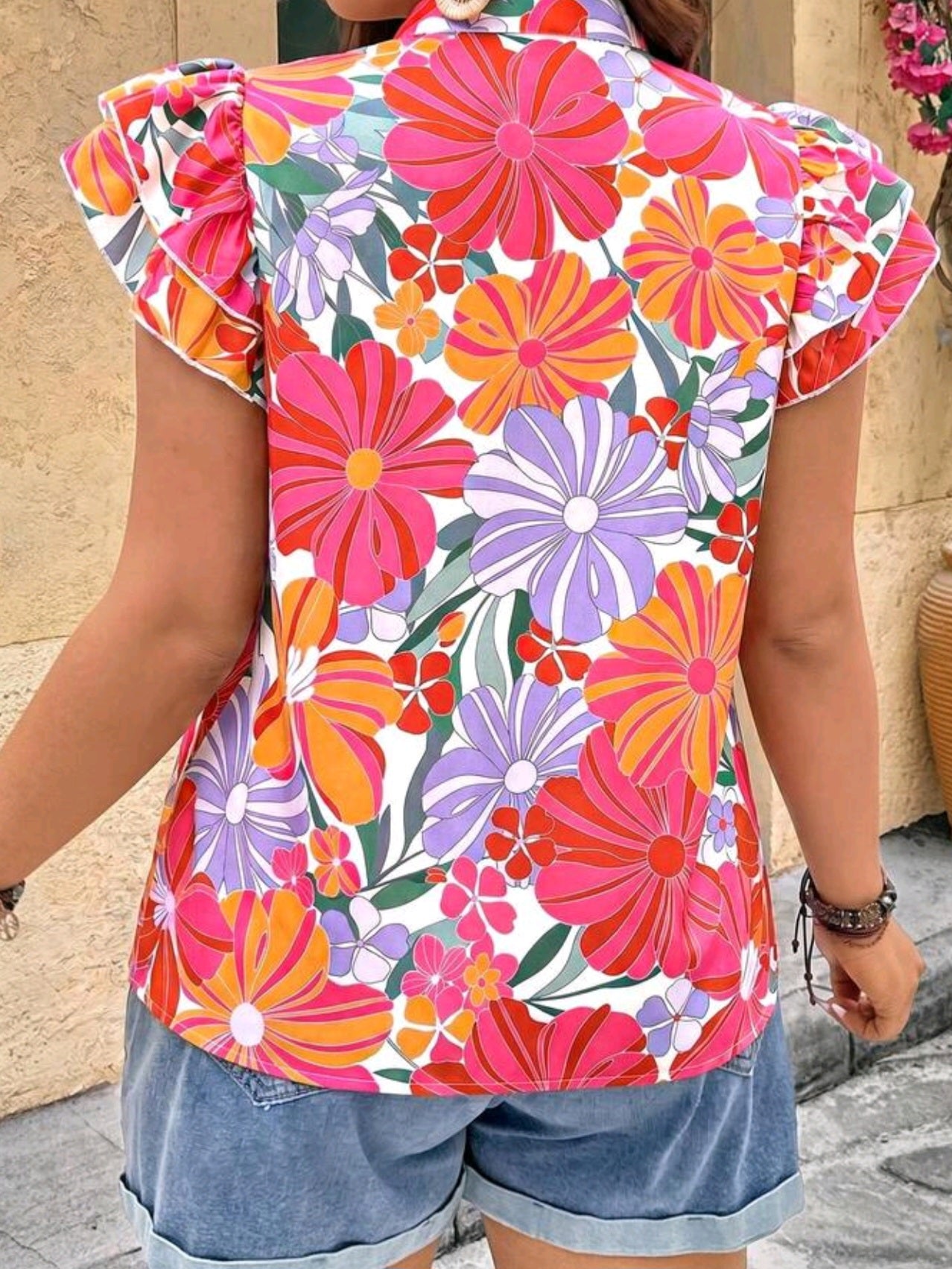 7160 V-Neck Ruffle Sleeve Blouse