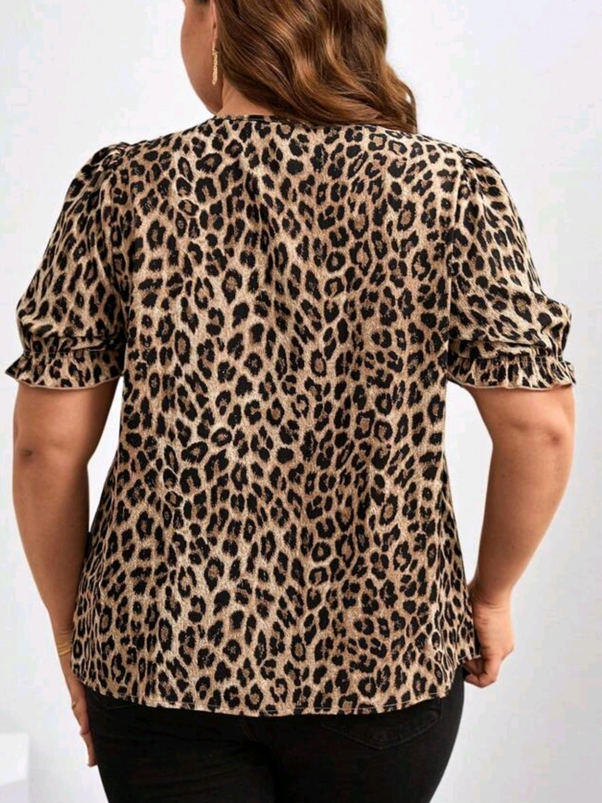 #0101 Leopard Print Bubble Sleeve V-Neck Shirt With Ruffle Hem