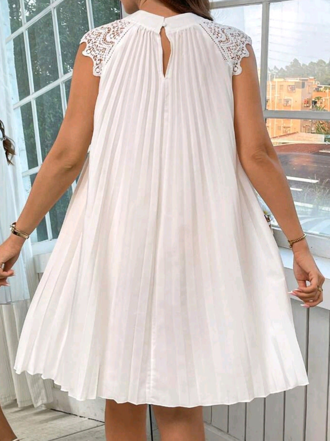 #2884 Loose Fitting Knee-Length White Dress
