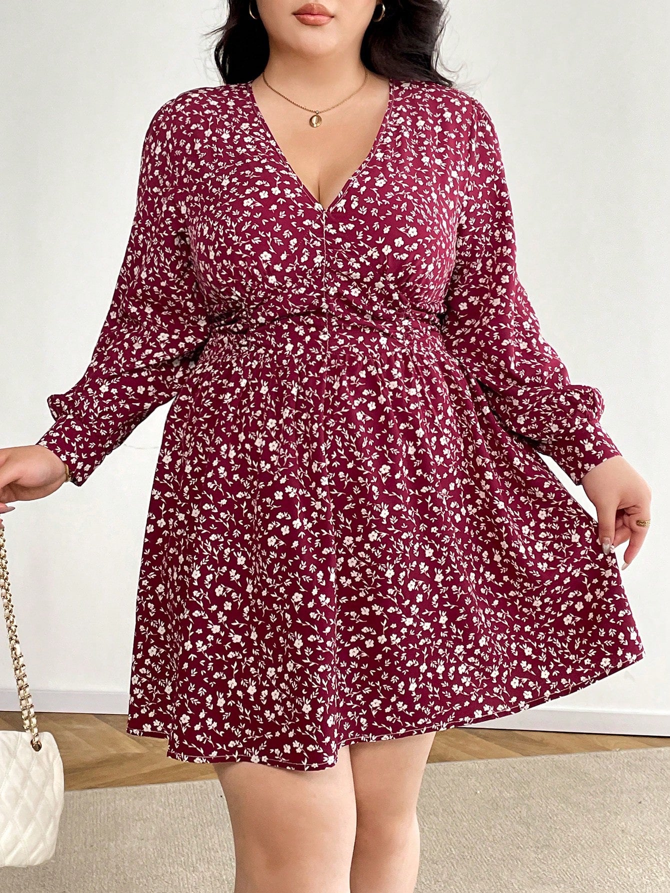 6110 V-Neck Ditsy Floral Dress