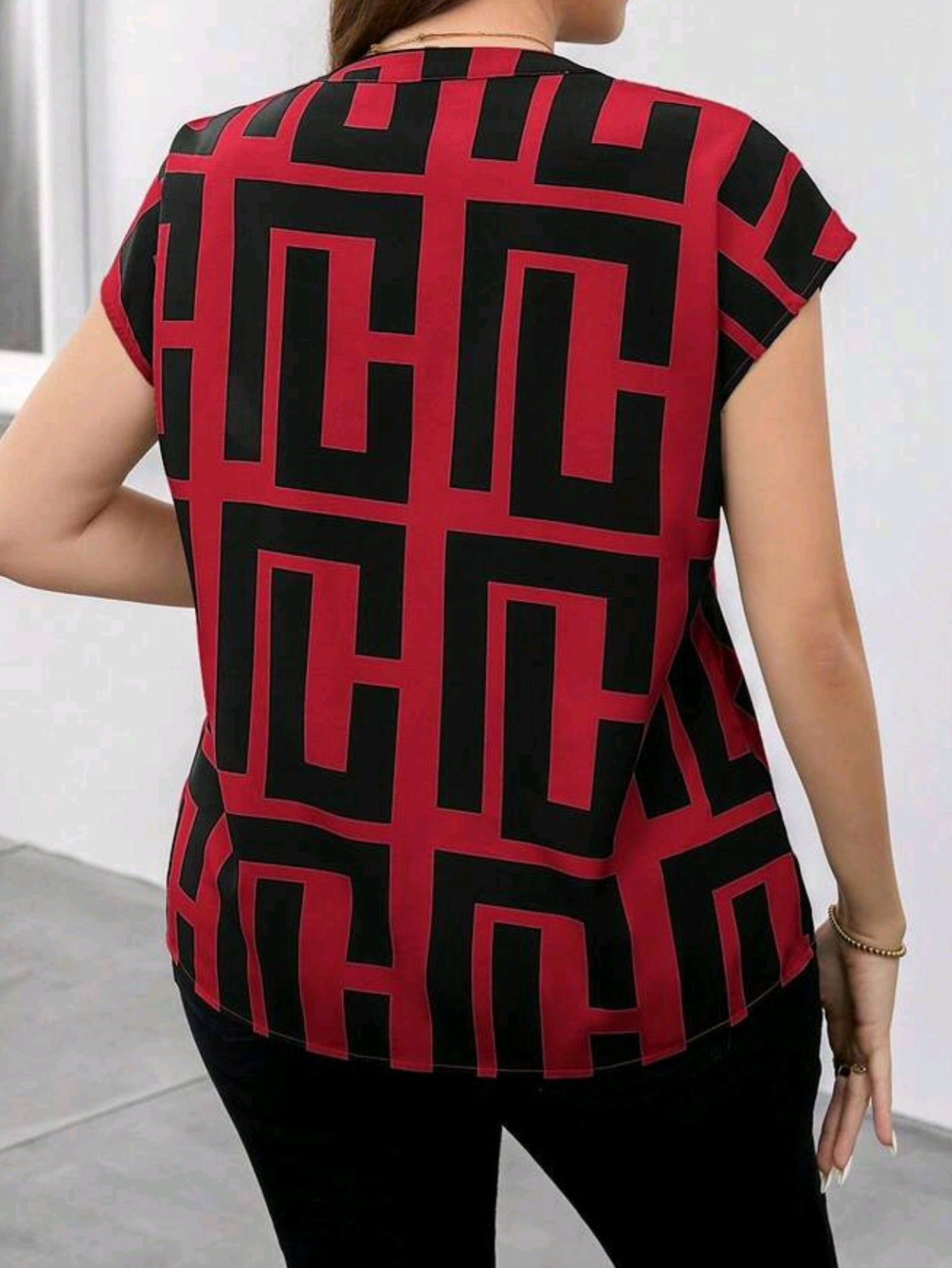 7332 Geometric Print Blouse